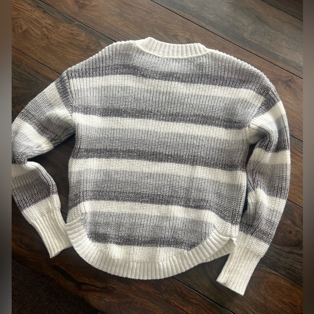 Kohl's SO Good for Life Grey & White Stripe Sweater ~ Medium ~ Juniors - Picture 7 of 9